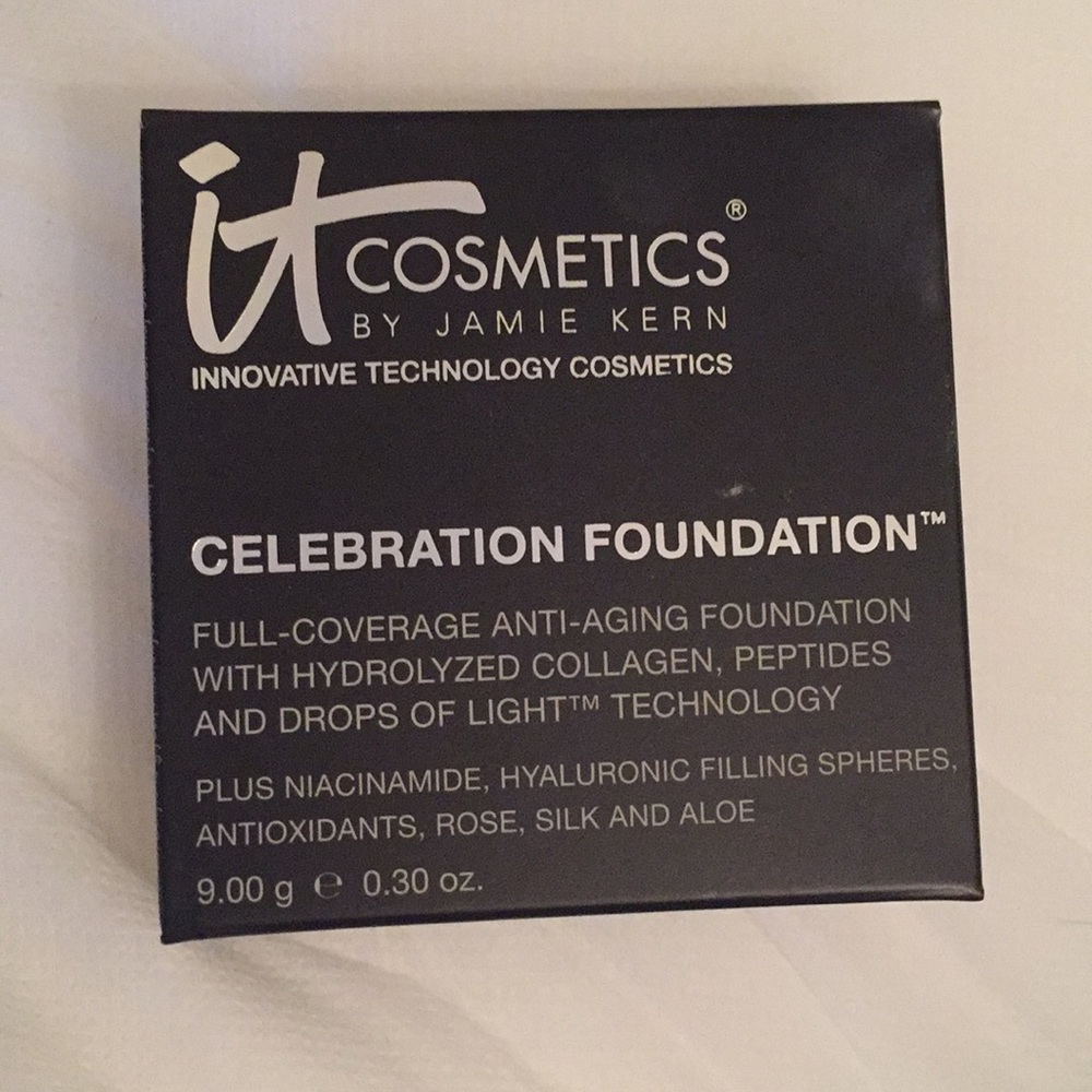 IT Cosmetics Celebration Foundation/ medium beige